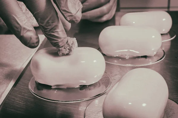 Preparación de pasteles amarillos — Foto de Stock