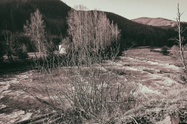 Magníficas montanhas, viajar para o terreno montanhoso — Fotografia de Stock