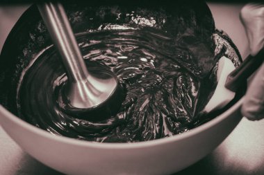 Çikolata sır karıştırma. Yemek kek