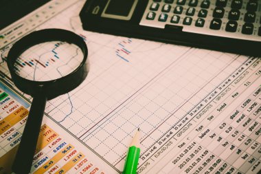 Finansal analizi ve grafikler. Arka plan üzerinde forex ve stok ma