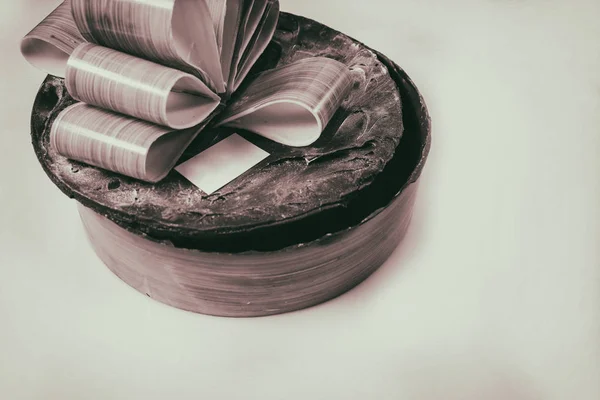 Karamel ile güzel çikolatalı kek — Stok fotoğraf