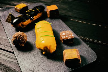 Şekerleme yemek. Pişirme kek ve hamur işleri