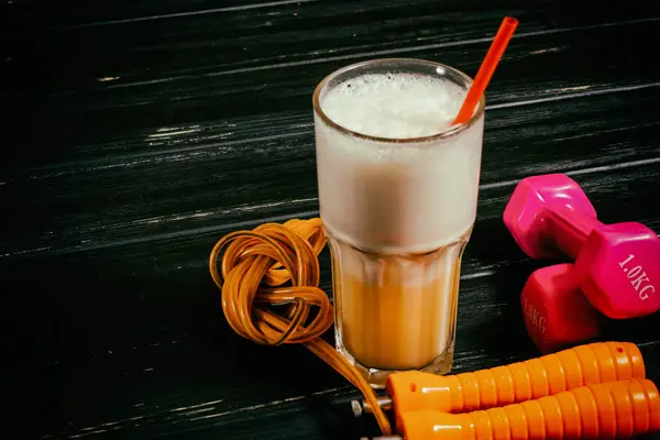 Sombrillas, saltar la cuerda y la proteína — Foto de Stock