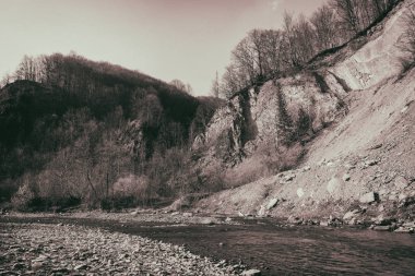 Dağlar, dağ nehir, manzara nefis doğa