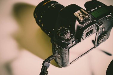 kamera beyaz arkaplanda