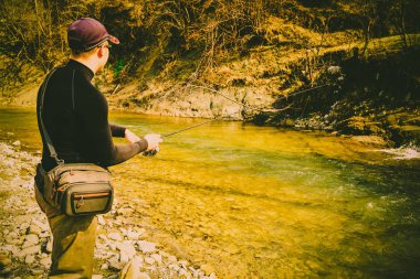 Alabalık balıkçılık bir dağ nehir
