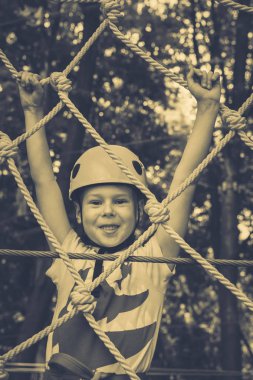 Halat Parkı çocuk tırmanıyor