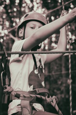 Halat Parkı çocuk tırmanıyor