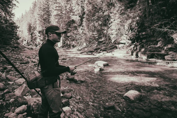 Fisherman on a beautiful mountain river in the forest — Stock Photo, Image