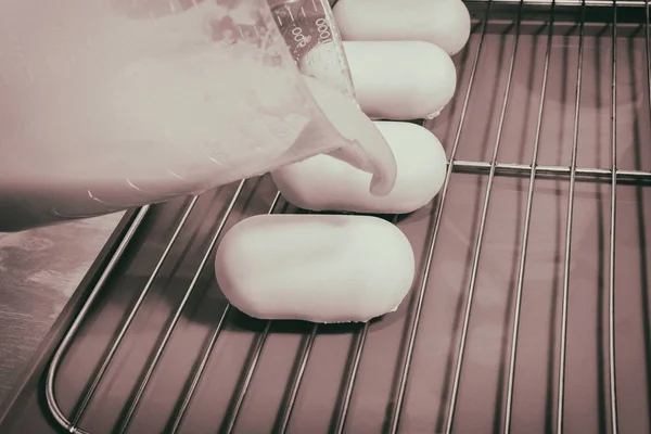 Preparación de pasteles amarillos — Foto de Stock