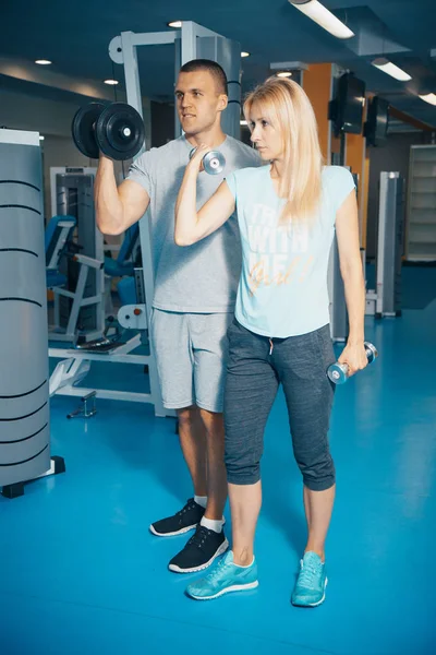 Persoonlijke training in de sportschool — Stockfoto