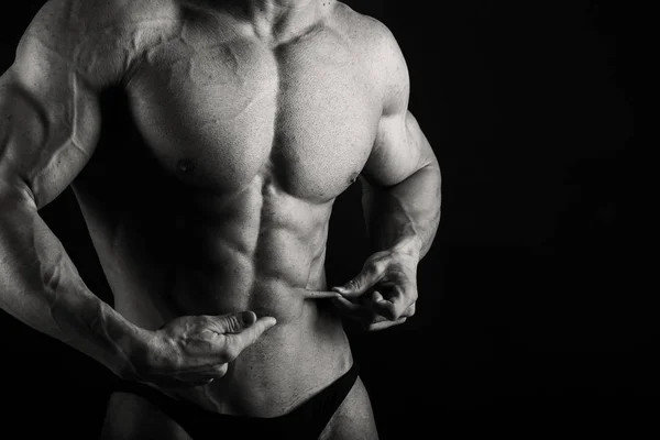 Musculação corpo preto e branco — Fotografia de Stock