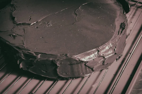 Matlagning en chokladkaka — Stockfoto