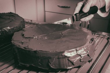 Çikolatalı pasta pişirme