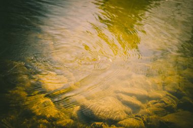 Güzel dağ nehir, muhteşem manzara