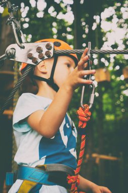 Halat Parkı çocuk tırmanıyor