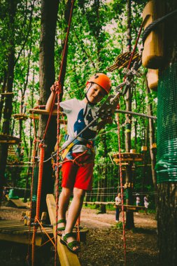 Halat Parkı çocuk tırmanıyor