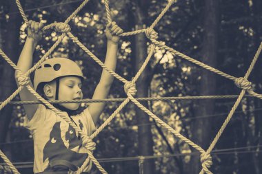 Halat Parkı çocuk tırmanıyor