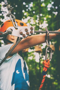 Halat Parkı çocuk tırmanıyor