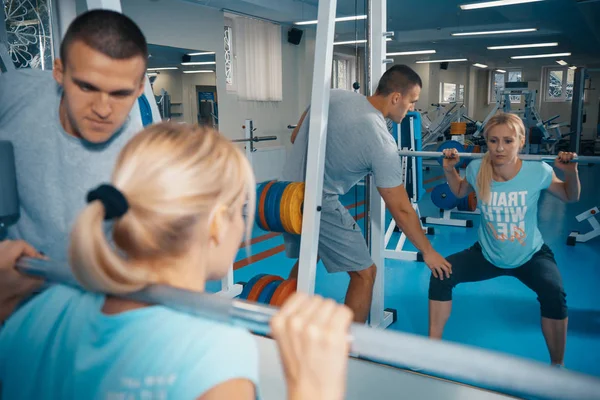 Persoonlijke training in de sportschool — Stockfoto