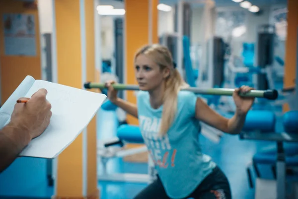 Entraînement personnel au gymnase — Photo