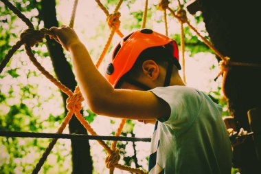 Halat Parkı çocuk tırmanıyor
