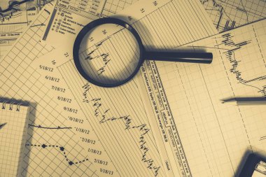 Mali grafik Büyüteç ve kalemler