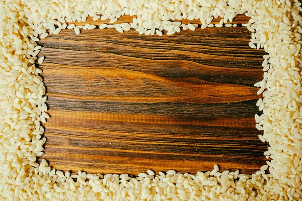 Riso su un tavolo di legno — Foto Stock