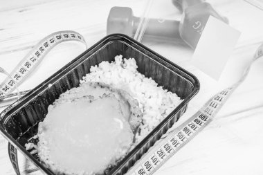 Peynirli ve pirinçli tavuk pirzolası.