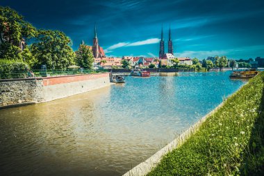 Muhteşem Mimarlık ve Kırbaç Kiliseleri