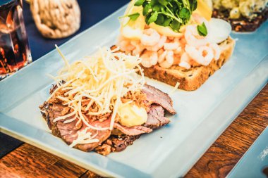 Geleneksel Danimarka Sandviçleri Tabakta