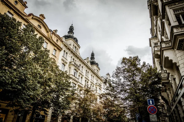 チェコ共和国プラハ 2019年9月21日 美しい通りと秋の建築 プラハ — ストック写真