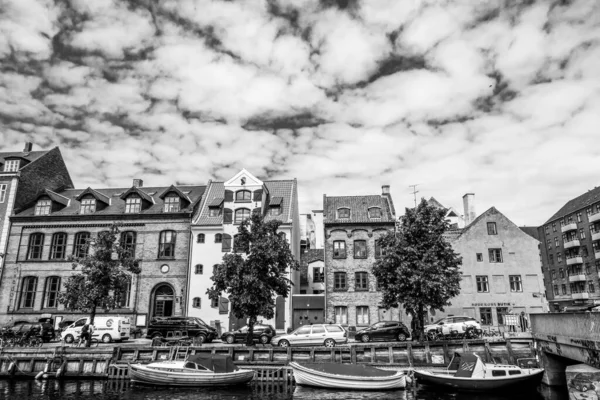 丹麦哥本哈根 2019年7月15日 丹麦哥本哈根著名的克里斯蒂安斯哈芬 拥有五彩斑斓的建筑和船只 — 图库照片