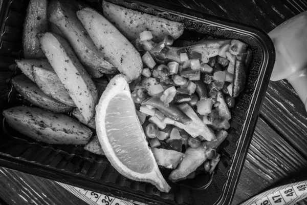 Batata Assada Com Peixe Legumes — Fotografia de Stock