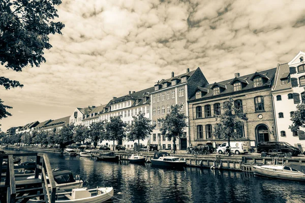 Copenhagen Denmark July 2019 Famous Christianshavn Colorful Buildings Boats Copenhagen — Stock Photo, Image