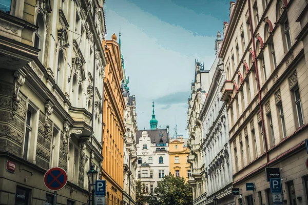 Güz Prag 'ın güzel sokakları ve mimarisi