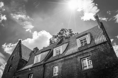 Eski Polonya şehrinin mimarisi. Pençe