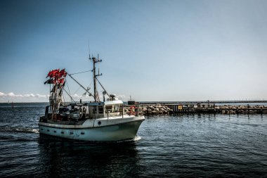 Kopenhag, Danimarka - 23 Temmuz 2019 Yatları olan güzel Danimarka limanı