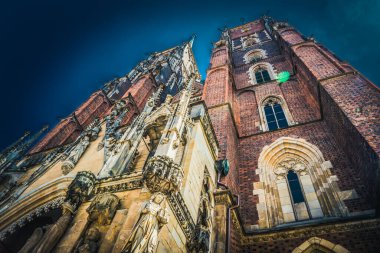 Muhteşem Mimarlık ve Kırbaç Kiliseleri