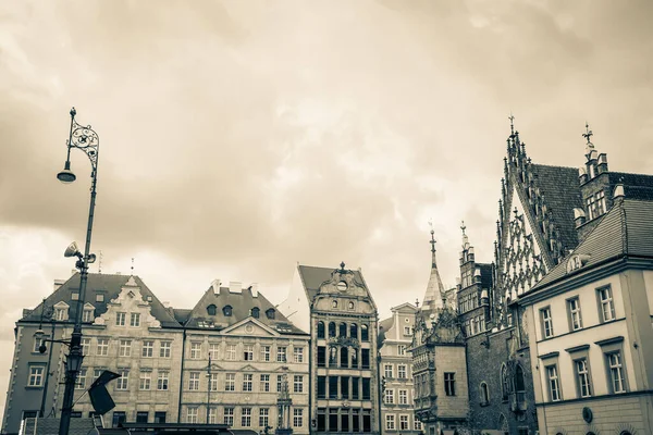 Breslau, Polen - 15. Juni 2019.Breslauer Häuser und Straßen der Stadt Breslau. Stadtbild — Stockbild Breslau Polen Juni 2019 Breslauer Häuser Und Straßen Der Stadt — Stockfoto