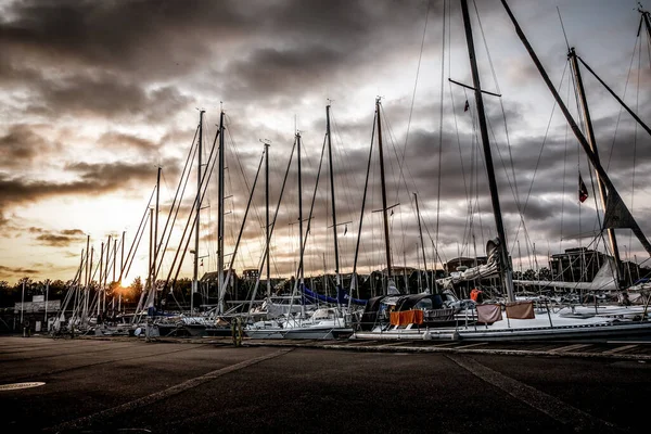 Köpenhamn Danmark Juli 2019 Vacker Brygga Kvällen Med Vackra Segelbåtar — Stockfoto