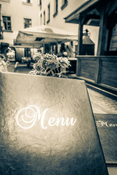 Bellissimo Caffè Sullo Sfondo Della Strada Viaggio — Foto Stock