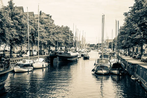 Christianshavn 운하에 역사적 목선들 — 스톡 사진