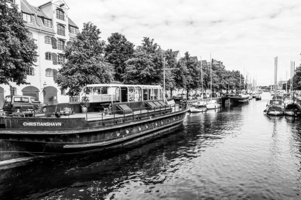 Bunte Historische Häuser Und Alte Holzboote Kanal Des Berühmten Christianshavn — Stockfoto