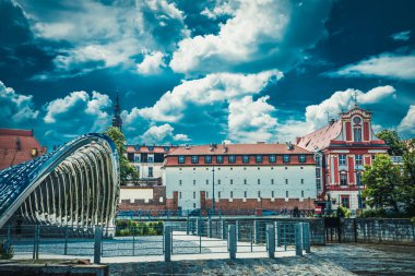 Muhteşem Mimarlık ve Kırbaç Kiliseleri