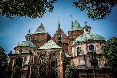 Wroclaw, Polonya - 17 Haziran 2019. Eski Polonya şehrinin mimarisi. Pençe