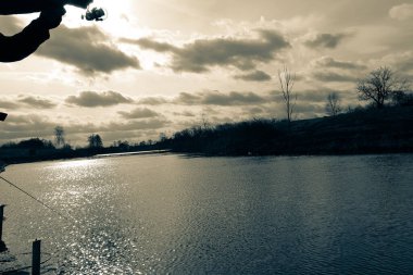 Balıkçılık, köy dinlenmesi. Rekreasyon temasının arkaplanı