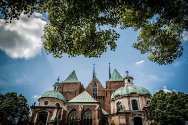 Wroclaw, Polonya - 17 Haziran 2019. Eski Polonya şehrinin mimarisi. Pençe