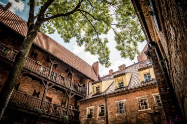 Wroclaw, Polonya - 15 Haziran 2019 Wroclaw Evleri ve Wroclaw şehrinin sokakları. Şehir manzarası