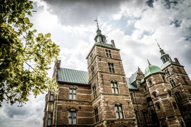 Kopenhag, Danimarka - 24 Temmuz 2019. Kopenhag 'daki Güzel Rosenborg Kalesi